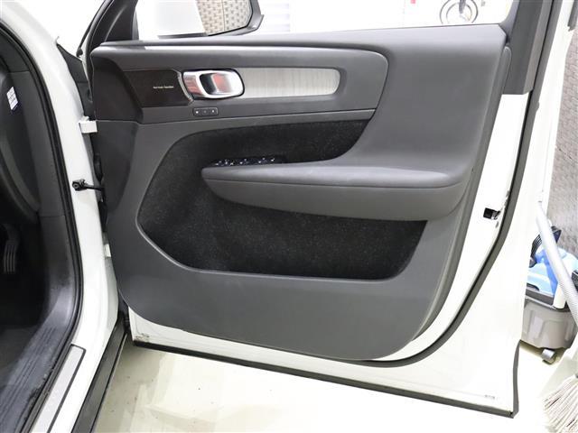 ＸＣ４０ Ｂ４　ＡＷＤ　インスクリプション　赤革　ｈａｍａｎ／ｋａｒｄｏｎ　３６０°カメラ　ＳＲ　ＡＣＣ　クリスタルシフトノブ　ワイヤレス充電　パワーシート／ヒーター　電動リアゲート　ＬＥＤ　純正ナビＴＶ　純正１９ＡＷ　ＥＴＣ　ＢＳＭ　ＬＫＡ（19枚目）