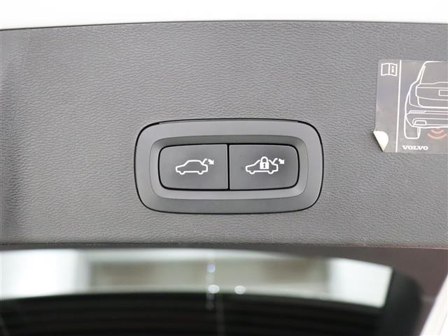 ＸＣ４０ Ｂ４　ＡＷＤ　インスクリプション　赤革　ｈａｍａｎ／ｋａｒｄｏｎ　３６０°カメラ　ＳＲ　ＡＣＣ　クリスタルシフトノブ　ワイヤレス充電　パワーシート／ヒーター　電動リアゲート　ＬＥＤ　純正ナビＴＶ　純正１９ＡＷ　ＥＴＣ　ＢＳＭ　ＬＫＡ（28枚目）