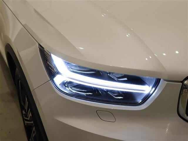 ＸＣ４０ Ｂ４　ＡＷＤ　インスクリプション　赤革　ｈａｍａｎ／ｋａｒｄｏｎ　３６０°カメラ　ＳＲ　ＡＣＣ　クリスタルシフトノブ　ワイヤレス充電　パワーシート／ヒーター　電動リアゲート　ＬＥＤ　純正ナビＴＶ　純正１９ＡＷ　ＥＴＣ　ＢＳＭ　ＬＫＡ（29枚目）