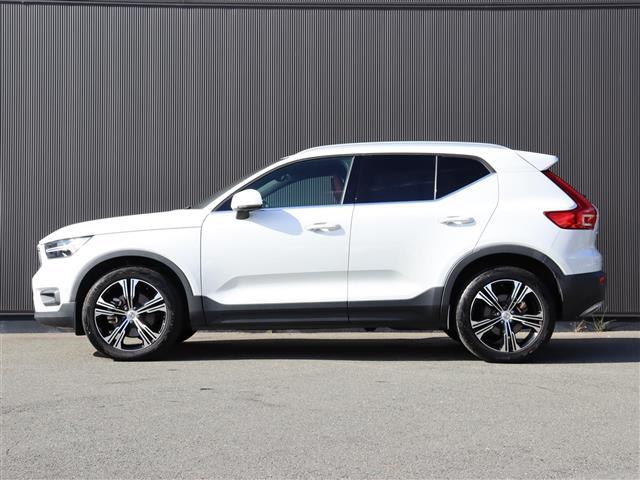 ＸＣ４０ Ｂ４　ＡＷＤ　インスクリプション　赤革　ｈａｍａｎ／ｋａｒｄｏｎ　３６０°カメラ　ＳＲ　ＡＣＣ　クリスタルシフトノブ　ワイヤレス充電　パワーシート／ヒーター　電動リアゲート　ＬＥＤ　純正ナビＴＶ　純正１９ＡＷ　ＥＴＣ　ＢＳＭ　ＬＫＡ（34枚目）