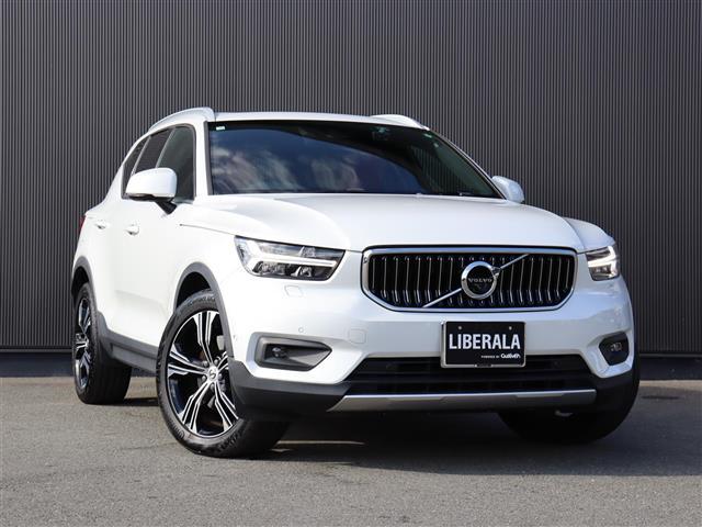 ＸＣ４０ Ｂ４　ＡＷＤ　インスクリプション　赤革　ｈａｍａｎ／ｋａｒｄｏｎ　３６０°カメラ　ＳＲ　ＡＣＣ　クリスタルシフトノブ　ワイヤレス充電　パワーシート／ヒーター　電動リアゲート　ＬＥＤ　純正ナビＴＶ　純正１９ＡＷ　ＥＴＣ　ＢＳＭ　ＬＫＡ（35枚目）