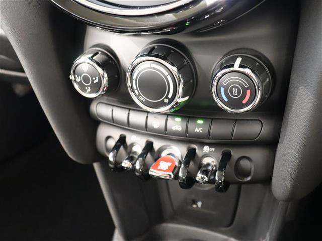 ＭＩＮＩ ヴィクトリア　純正ナビ　衝突軽減ブレーキ　前後ドライブレコーダー　ユニオンジャックリアランプ　ＬＫＡ　オートライト　アイドリングストップ　ＬＥＤヘッドライト　純正アルミホイール　ＵＳＢ　ＥＴＣ　スペアキー（5枚目）