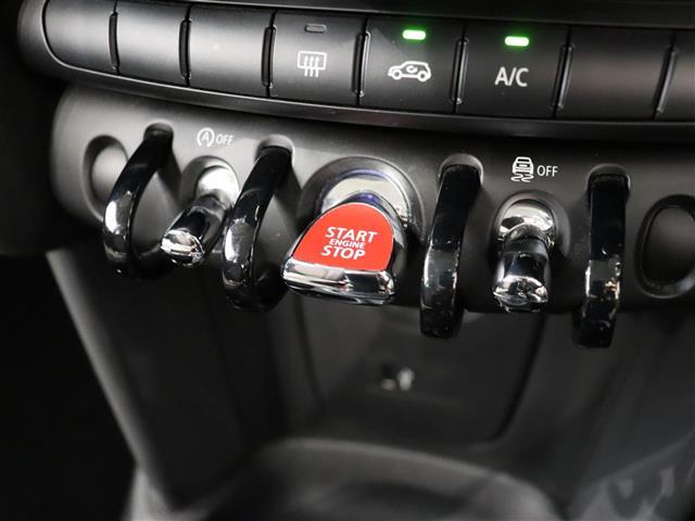 ＭＩＮＩ ヴィクトリア　純正ナビ　衝突軽減ブレーキ　前後ドライブレコーダー　ユニオンジャックリアランプ　ＬＫＡ　オートライト　アイドリングストップ　ＬＥＤヘッドライト　純正アルミホイール　ＵＳＢ　ＥＴＣ　スペアキー（6枚目）