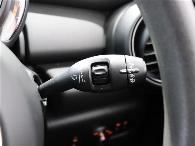 ＭＩＮＩ ヴィクトリア　純正ナビ　衝突軽減ブレーキ　前後ドライブレコーダー　ユニオンジャックリアランプ　ＬＫＡ　オートライト　アイドリングストップ　ＬＥＤヘッドライト　純正アルミホイール　ＵＳＢ　ＥＴＣ　スペアキー（11枚目）