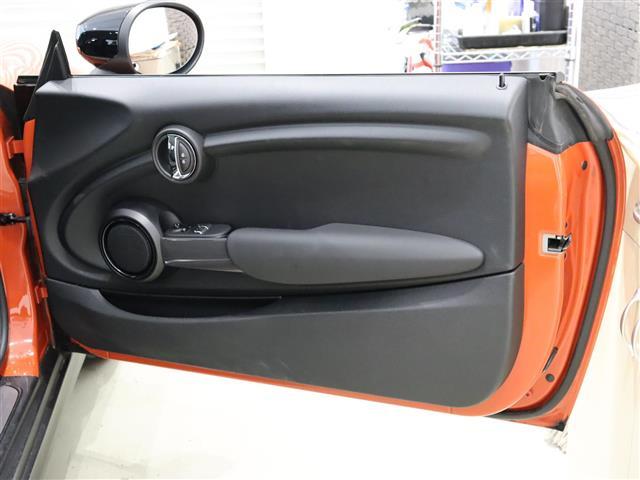 ＭＩＮＩ ヴィクトリア　純正ナビ　衝突軽減ブレーキ　前後ドライブレコーダー　ユニオンジャックリアランプ　ＬＫＡ　オートライト　アイドリングストップ　ＬＥＤヘッドライト　純正アルミホイール　ＵＳＢ　ＥＴＣ　スペアキー（19枚目）