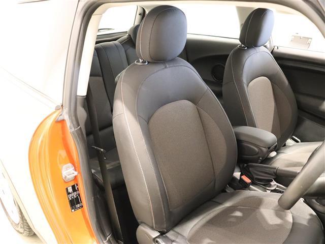 ＭＩＮＩ ヴィクトリア　純正ナビ　衝突軽減ブレーキ　前後ドライブレコーダー　ユニオンジャックリアランプ　ＬＫＡ　オートライト　アイドリングストップ　ＬＥＤヘッドライト　純正アルミホイール　ＵＳＢ　ＥＴＣ　スペアキー（22枚目）