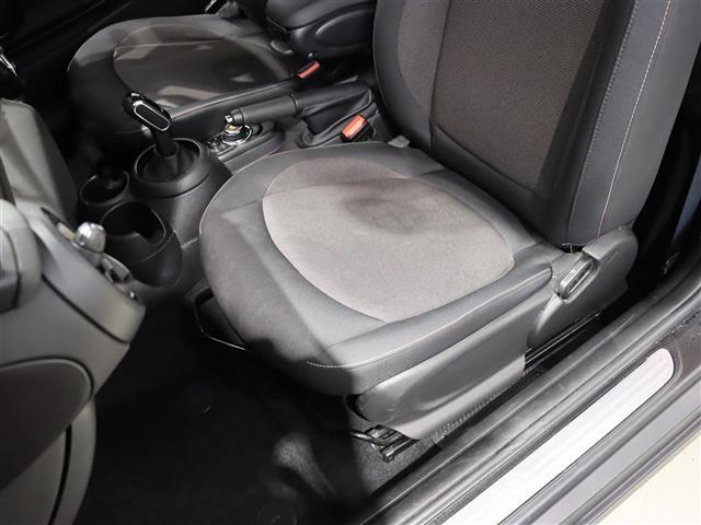 ＭＩＮＩ ヴィクトリア　純正ナビ　衝突軽減ブレーキ　前後ドライブレコーダー　ユニオンジャックリアランプ　ＬＫＡ　オートライト　アイドリングストップ　ＬＥＤヘッドライト　純正アルミホイール　ＵＳＢ　ＥＴＣ　スペアキー（27枚目）