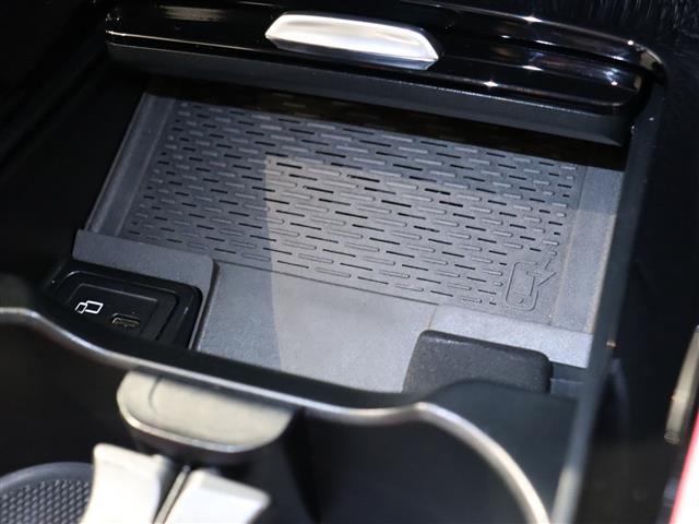 ＧＬＡクラス ＧＬＡ２００ｄ　４マチック　ＡＭＧライン　パノラミックスライディングルーフ　ナビゲーションＰＫＧ　ＡＭＧライン　３６０°カメラシステム　パークトロニック　ＥＡＳＹ－ＰＡＣＫ自動開閉テールゲート　前席シートヒーター　キーレスゴー　地デジ　ＢＴ（7枚目）