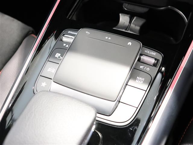 ＧＬＡクラス ＧＬＡ２００ｄ　４マチック　ＡＭＧライン　パノラミックスライディングルーフ　ナビゲーションＰＫＧ　ＡＭＧライン　３６０°カメラシステム　パークトロニック　ＥＡＳＹ－ＰＡＣＫ自動開閉テールゲート　前席シートヒーター　キーレスゴー　地デジ　ＢＴ（8枚目）