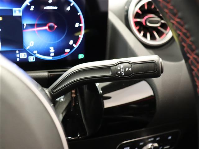 ＧＬＡクラス ＧＬＡ２００ｄ　４マチック　ＡＭＧライン　パノラミックスライディングルーフ　ナビゲーションＰＫＧ　ＡＭＧライン　３６０°カメラシステム　パークトロニック　ＥＡＳＹ－ＰＡＣＫ自動開閉テールゲート　前席シートヒーター　キーレスゴー　地デジ　ＢＴ（12枚目）