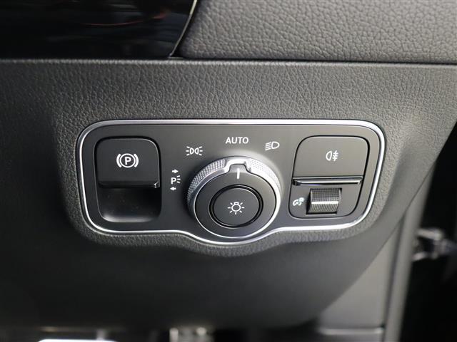 ＧＬＡクラス ＧＬＡ２００ｄ　４マチック　ＡＭＧライン　パノラミックスライディングルーフ　ナビゲーションＰＫＧ　ＡＭＧライン　３６０°カメラシステム　パークトロニック　ＥＡＳＹ－ＰＡＣＫ自動開閉テールゲート　前席シートヒーター　キーレスゴー　地デジ　ＢＴ（18枚目）