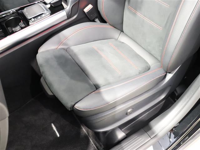 ＧＬＡクラス ＧＬＡ２００ｄ　４マチック　ＡＭＧライン　パノラミックスライディングルーフ　ナビゲーションＰＫＧ　ＡＭＧライン　３６０°カメラシステム　パークトロニック　ＥＡＳＹ－ＰＡＣＫ自動開閉テールゲート　前席シートヒーター　キーレスゴー　地デジ　ＢＴ（29枚目）