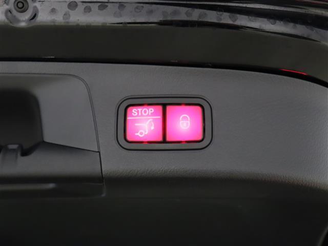 ＧＬＡクラス ＧＬＡ２００ｄ　４マチック　ＡＭＧライン　パノラミックスライディングルーフ　ナビゲーションＰＫＧ　ＡＭＧライン　３６０°カメラシステム　パークトロニック　ＥＡＳＹ－ＰＡＣＫ自動開閉テールゲート　前席シートヒーター　キーレスゴー　地デジ　ＢＴ（33枚目）