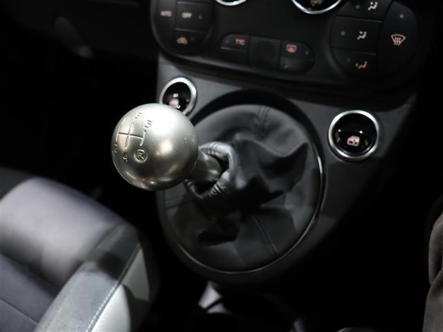 アバルト595 コンペティツィオーネ 純正ディスプレイオーディオ Bluetooth AM/FM AUX ハーフレザーシート ETC 純正17インチAW brembo赤キャリパー 後方コーナーセンサー HIDヘッドライト スペアキー(4枚目)