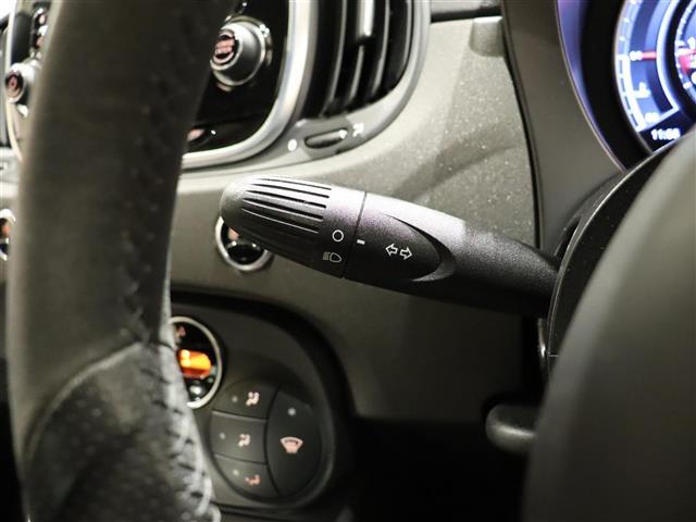 アバルト595 コンペティツィオーネ 純正ディスプレイオーディオ Bluetooth AM/FM AUX ハーフレザーシート ETC 純正17インチAW brembo赤キャリパー 後方コーナーセンサー HIDヘッドライト スペアキー(6枚目)