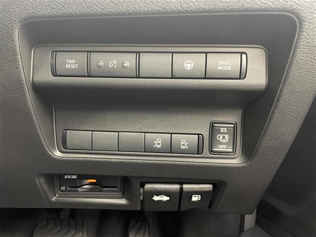 セレナ ｅ－パワー　ハイウェイスターＶ　ＶＤＣ　ウォークスルー　自動（被害軽減）ブレーキ　両側スライドドア　ＵＳＢポート　ダブルエアコン　ＬＤＰ　３列シート　追従クルーズ　ｂｌｕｅｔｏｏｔｈ　ＬＥＤランプ　オートマチックハイビーム　ナビＴＶ（3枚目）