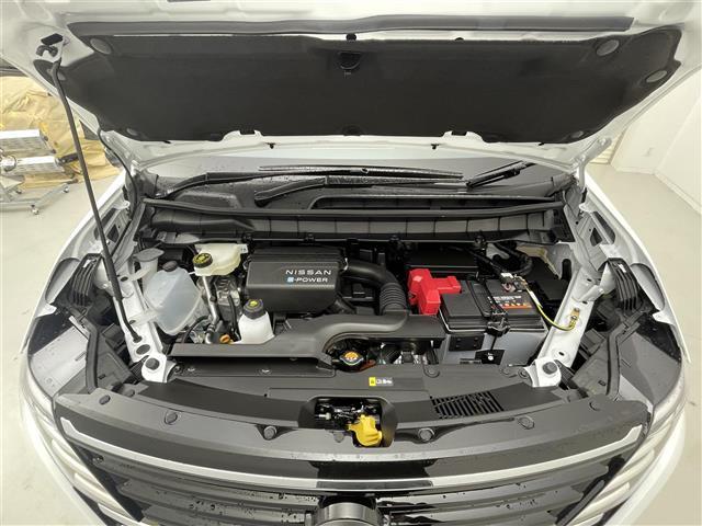 セレナ ｅ－パワー　ハイウェイスターＶ　ＶＤＣ　ウォークスルー　自動（被害軽減）ブレーキ　両側スライドドア　ＵＳＢポート　ダブルエアコン　ＬＤＰ　３列シート　追従クルーズ　ｂｌｕｅｔｏｏｔｈ　ＬＥＤランプ　オートマチックハイビーム　ナビＴＶ（42枚目）