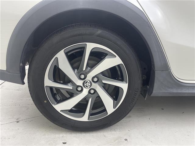 アクア クロスオーバー　グラム　Ａライト　ブルートゥースオーディオ　クリアナンスソナー　車線逸脱　シ－トヒ－タ－　セキュリティアラーム　ＥＴＣ２．０　ＡＨＢ　ＤＶＤ再生　ＬＥＤヘッドランプ　メモリーナビ　ドラレコ　ナビ＆ＴＶ　ＡＢＳ（41枚目）