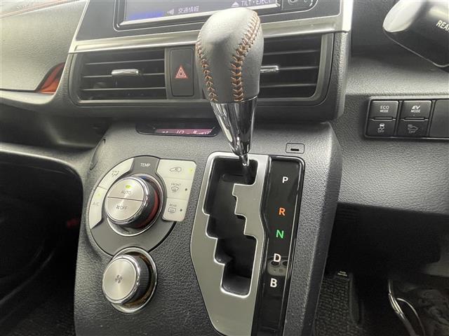 シエンタ ハイブリッドG クエロ ★純正7インチメモリナビ(NSCO-W66)・バックカメラ・Bluetooth/FM/AM/CD/AUX/SD・ワンセグテレビ★ETC★両側パワースライド 車線逸脱防止 ブルートゥース 盗難防止(12枚目)