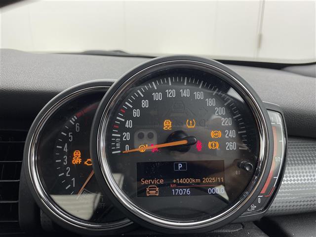 ＭＩＮＩ クーパー　コンバーチブル　ＬＥＤライト　Ｂカメラ　Ｂｌｕｅｔｏｏｔｈ　ＨＤＤナビ　インテリジェントＳ　ターボ　前席シートヒーター　横滑り防止　ＡＡＣ　オートライト　スマートキー　パーキングアシスト　キーレスエントリー　ＵＳＢ（2枚目）