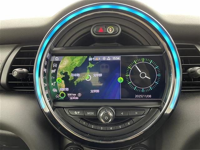 ＭＩＮＩ クーパー　コンバーチブル　ＬＥＤライト　Ｂカメラ　Ｂｌｕｅｔｏｏｔｈ　ＨＤＤナビ　インテリジェントＳ　ターボ　前席シートヒーター　横滑り防止　ＡＡＣ　オートライト　スマートキー　パーキングアシスト　キーレスエントリー　ＵＳＢ（3枚目）
