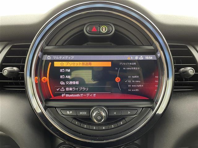 ＭＩＮＩ クーパー　コンバーチブル　ＬＥＤライト　Ｂカメラ　Ｂｌｕｅｔｏｏｔｈ　ＨＤＤナビ　インテリジェントＳ　ターボ　前席シートヒーター　横滑り防止　ＡＡＣ　オートライト　スマートキー　パーキングアシスト　キーレスエントリー　ＵＳＢ（4枚目）