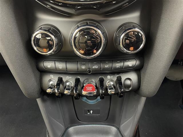 ＭＩＮＩ クーパー　コンバーチブル　ＬＥＤライト　Ｂカメラ　Ｂｌｕｅｔｏｏｔｈ　ＨＤＤナビ　インテリジェントＳ　ターボ　前席シートヒーター　横滑り防止　ＡＡＣ　オートライト　スマートキー　パーキングアシスト　キーレスエントリー　ＵＳＢ（9枚目）