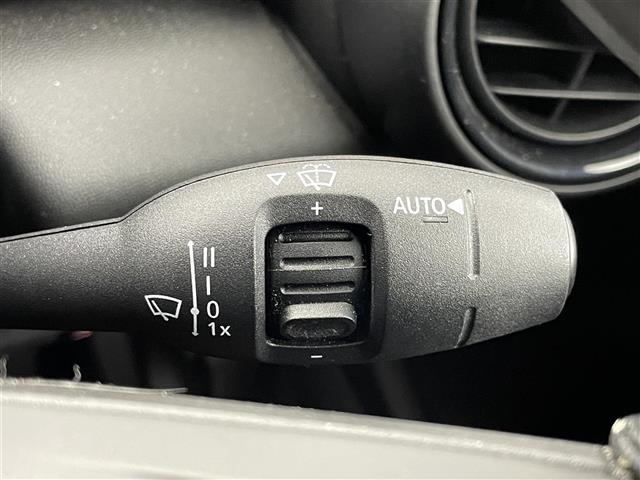 ＭＩＮＩ クーパー　コンバーチブル　ＬＥＤライト　Ｂカメラ　Ｂｌｕｅｔｏｏｔｈ　ＨＤＤナビ　インテリジェントＳ　ターボ　前席シートヒーター　横滑り防止　ＡＡＣ　オートライト　スマートキー　パーキングアシスト　キーレスエントリー　ＵＳＢ（13枚目）