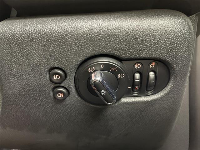 ＭＩＮＩ クーパー　コンバーチブル　ＬＥＤライト　Ｂカメラ　Ｂｌｕｅｔｏｏｔｈ　ＨＤＤナビ　インテリジェントＳ　ターボ　前席シートヒーター　横滑り防止　ＡＡＣ　オートライト　スマートキー　パーキングアシスト　キーレスエントリー　ＵＳＢ（15枚目）