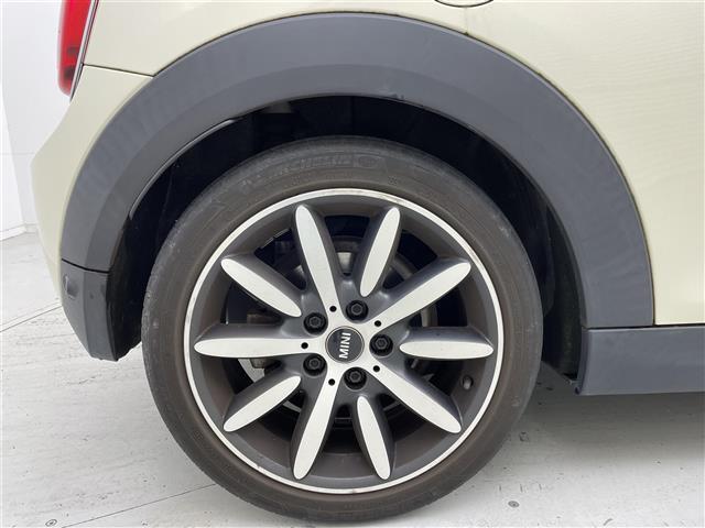 ＭＩＮＩ クーパー　コンバーチブル　ＬＥＤライト　Ｂカメラ　Ｂｌｕｅｔｏｏｔｈ　ＨＤＤナビ　インテリジェントＳ　ターボ　前席シートヒーター　横滑り防止　ＡＡＣ　オートライト　スマートキー　パーキングアシスト　キーレスエントリー　ＵＳＢ（38枚目）