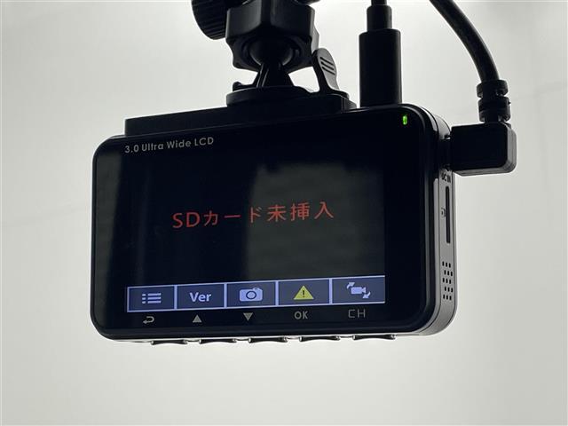 ノア ハイブリッドＳ－Ｇ　両電動ドア　衝突回避ブレーキ　ＡＣＣ　ダブルエアコン　車線逸脱警報装置　ＡＨＢ　ＢＬＵＥＴＯＯＴＨ　ＵＳＢ接続　イモビ　バックガイドモニター　横滑り防止装置　記録簿　ソナー　ＬＥＤヘッドライト　ＴＶ（13枚目）