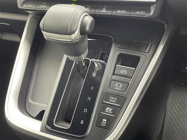 ノア ハイブリッドＳ－Ｇ　両電動ドア　衝突回避ブレーキ　ＡＣＣ　ダブルエアコン　車線逸脱警報装置　ＡＨＢ　ＢＬＵＥＴＯＯＴＨ　ＵＳＢ接続　イモビ　バックガイドモニター　横滑り防止装置　記録簿　ソナー　ＬＥＤヘッドライト　ＴＶ（15枚目）