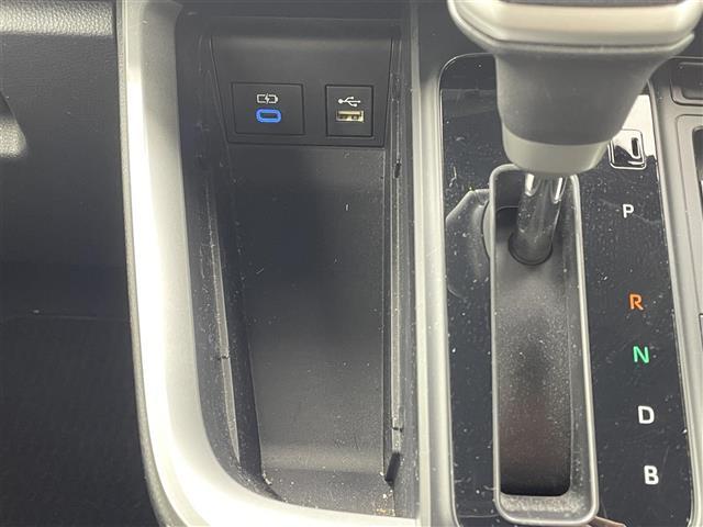 ノア ハイブリッドＳ－Ｇ　両電動ドア　衝突回避ブレーキ　ＡＣＣ　ダブルエアコン　車線逸脱警報装置　ＡＨＢ　ＢＬＵＥＴＯＯＴＨ　ＵＳＢ接続　イモビ　バックガイドモニター　横滑り防止装置　記録簿　ソナー　ＬＥＤヘッドライト　ＴＶ（16枚目）