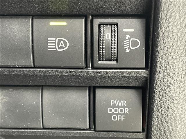 ノア ハイブリッドＳ－Ｇ　両電動ドア　衝突回避ブレーキ　ＡＣＣ　ダブルエアコン　車線逸脱警報装置　ＡＨＢ　ＢＬＵＥＴＯＯＴＨ　ＵＳＢ接続　イモビ　バックガイドモニター　横滑り防止装置　記録簿　ソナー　ＬＥＤヘッドライト　ＴＶ（17枚目）