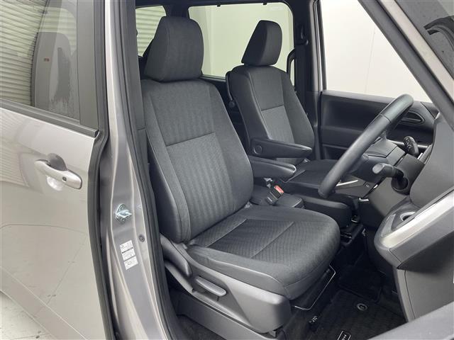 ノア ハイブリッドＳ－Ｇ　両電動ドア　衝突回避ブレーキ　ＡＣＣ　ダブルエアコン　車線逸脱警報装置　ＡＨＢ　ＢＬＵＥＴＯＯＴＨ　ＵＳＢ接続　イモビ　バックガイドモニター　横滑り防止装置　記録簿　ソナー　ＬＥＤヘッドライト　ＴＶ（18枚目）