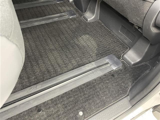 ノア ハイブリッドＳ－Ｇ　両電動ドア　衝突回避ブレーキ　ＡＣＣ　ダブルエアコン　車線逸脱警報装置　ＡＨＢ　ＢＬＵＥＴＯＯＴＨ　ＵＳＢ接続　イモビ　バックガイドモニター　横滑り防止装置　記録簿　ソナー　ＬＥＤヘッドライト　ＴＶ（23枚目）