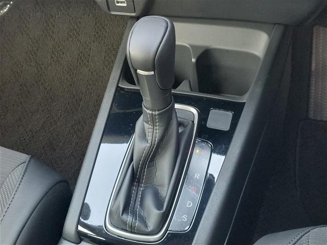 WR-V Z+ ブラックスタイル オートクルーズコントロール クリアランスソナー レーンアシスト LEDヘッドランプ フルセグ BT 盗難防止システム 衝突被害軽減システム USB スマートキー オートライト リアカメラ(7枚目)