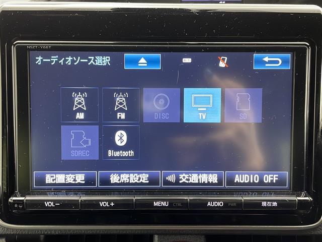 エスクァイア ハイブリッドＧｉプレミアムパッケジブラックテーラード　車線逸脱警報装置　誤発進抑制機能　Ｂｌｕｅｔｏｏｔｈオーディオ　ドライブレコーダ　オートハイビーム　エアロ　前後ソナー　ＥＴＣ２．０　Ｂカメラ　スマートキー　ナビ＆ＴＶ　イモビライザー　オートライト（6枚目）