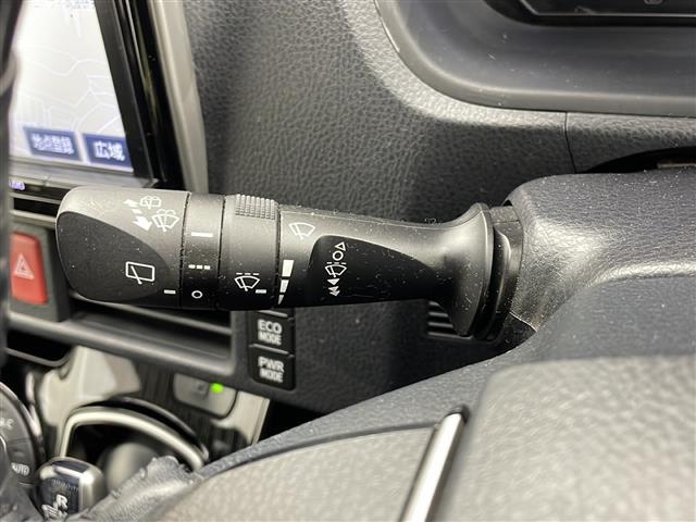 エスクァイア ハイブリッドＧｉプレミアムパッケジブラックテーラード　車線逸脱警報装置　誤発進抑制機能　Ｂｌｕｅｔｏｏｔｈオーディオ　ドライブレコーダ　オートハイビーム　エアロ　前後ソナー　ＥＴＣ２．０　Ｂカメラ　スマートキー　ナビ＆ＴＶ　イモビライザー　オートライト（9枚目）