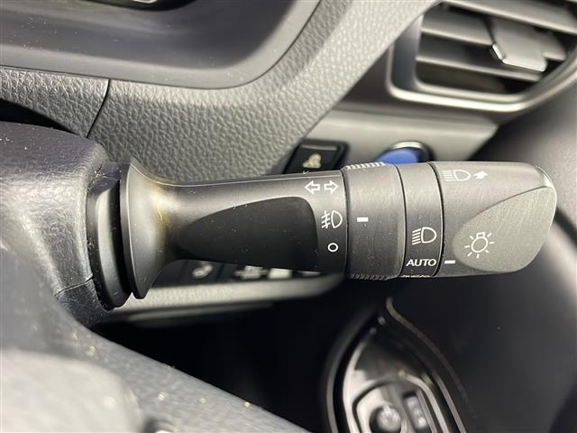 エスクァイア ハイブリッドＧｉプレミアムパッケジブラックテーラード　車線逸脱警報装置　誤発進抑制機能　Ｂｌｕｅｔｏｏｔｈオーディオ　ドライブレコーダ　オートハイビーム　エアロ　前後ソナー　ＥＴＣ２．０　Ｂカメラ　スマートキー　ナビ＆ＴＶ　イモビライザー　オートライト（10枚目）