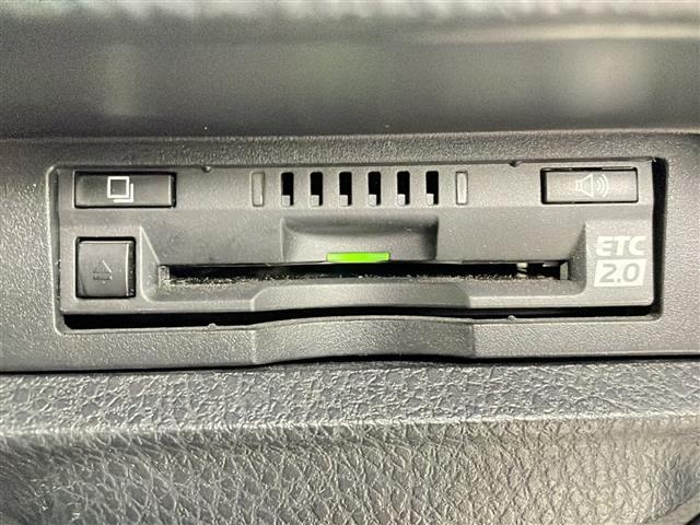 エスクァイア ハイブリッドＧｉプレミアムパッケジブラックテーラード　車線逸脱警報装置　誤発進抑制機能　Ｂｌｕｅｔｏｏｔｈオーディオ　ドライブレコーダ　オートハイビーム　エアロ　前後ソナー　ＥＴＣ２．０　Ｂカメラ　スマートキー　ナビ＆ＴＶ　イモビライザー　オートライト（13枚目）