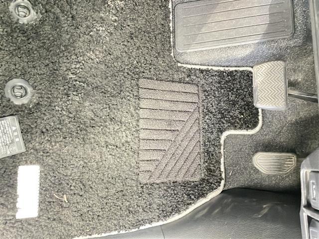 エスクァイア ハイブリッドＧｉプレミアムパッケジブラックテーラード　車線逸脱警報装置　誤発進抑制機能　Ｂｌｕｅｔｏｏｔｈオーディオ　ドライブレコーダ　オートハイビーム　エアロ　前後ソナー　ＥＴＣ２．０　Ｂカメラ　スマートキー　ナビ＆ＴＶ　イモビライザー　オートライト（20枚目）