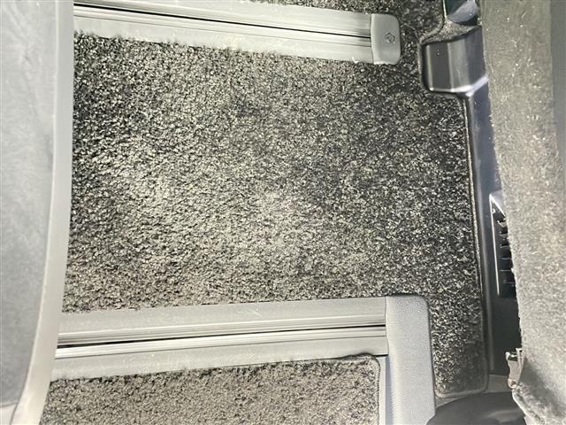 エスクァイア ハイブリッドＧｉプレミアムパッケジブラックテーラード　車線逸脱警報装置　誤発進抑制機能　Ｂｌｕｅｔｏｏｔｈオーディオ　ドライブレコーダ　オートハイビーム　エアロ　前後ソナー　ＥＴＣ２．０　Ｂカメラ　スマートキー　ナビ＆ＴＶ　イモビライザー　オートライト（24枚目）