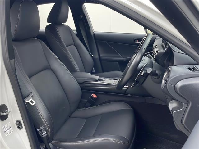 ＩＳ ＩＳ３００ｈ　地デジフルセグ　Ａライト　ソナー　ＵＳＢ　パワ－シ－ト　ＬＫＡ　オ－トエアコン　ＥＴＣ２．０　盗難防止システム　メモリナビ　横滑り防止　エアバッグ　ナビＴＶ　パワーウィンドウ　キーレス　ＡＢＳ　ＡＵＸ（22枚目）