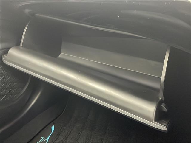 プリウス Ａツーリングセレクション　１１．６インチ純正メーカーオプションメモリナビ　ビルトインＥＴＣ　ドライブレコーダー　ヘッドアップディスプレイ　パーキングアシスト　ブラインドスポットモニター　ドアバイザー　前後クリアランスソナー（18枚目）