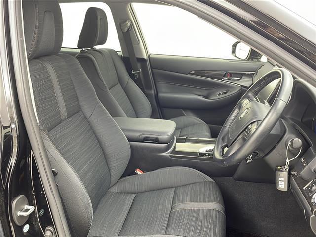 クラウンハイブリッド アスリートＳ　純正メーカーオプションメモリナビ　フルセグテレビ　バックカメラ　前方ドライブレコーダー　前席パワーシート　ステアリングヒーター　ビルトインＥＴＣ　純正１７インチＡＷ　スマートキー　シ－トヒ－タ－　ＰＷ（11枚目）