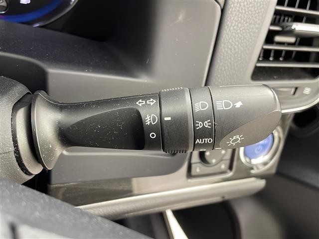 クラウンハイブリッド アスリートＳ　純正メーカーオプションメモリナビ　フルセグテレビ　バックカメラ　前方ドライブレコーダー　前席パワーシート　ステアリングヒーター　ビルトインＥＴＣ　純正１７インチＡＷ　スマートキー　シ－トヒ－タ－　ＰＷ（18枚目）