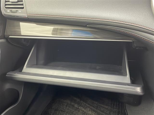 クラウンハイブリッド アスリートＳ　純正メーカーオプションメモリナビ　フルセグテレビ　バックカメラ　前方ドライブレコーダー　前席パワーシート　ステアリングヒーター　ビルトインＥＴＣ　純正１７インチＡＷ　スマートキー　シ－トヒ－タ－　ＰＷ（22枚目）