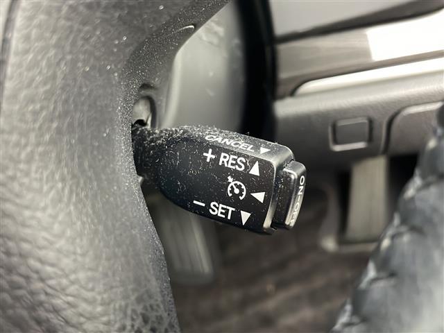 クラウンハイブリッド アスリートＳ　純正メーカーオプションメモリナビ　フルセグテレビ　バックカメラ　前方ドライブレコーダー　前席パワーシート　ステアリングヒーター　ビルトインＥＴＣ　純正１７インチＡＷ　スマートキー　シ－トヒ－タ－　ＰＷ（23枚目）