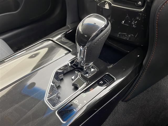 クラウンハイブリッド アスリートＳ　純正メーカーオプションメモリナビ　フルセグテレビ　バックカメラ　前方ドライブレコーダー　前席パワーシート　ステアリングヒーター　ビルトインＥＴＣ　純正１７インチＡＷ　スマートキー　シ－トヒ－タ－　ＰＷ（24枚目）